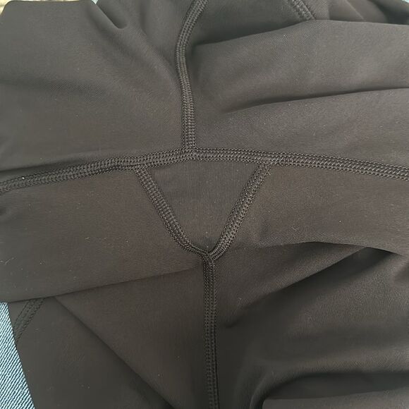 Like new sz 4 Lululemon Fast and Free black cropped leggings mesh side - Picture 11 of 11
